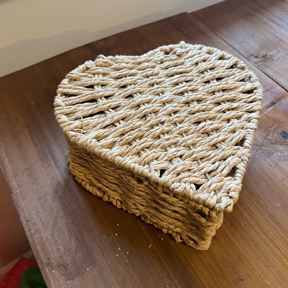 Heart-Shaped Woven Basket - Natural Tan